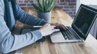 Jasa Joki Tugas Coding, Antara Solusi Instan dan Dilema Etika di Era Digital